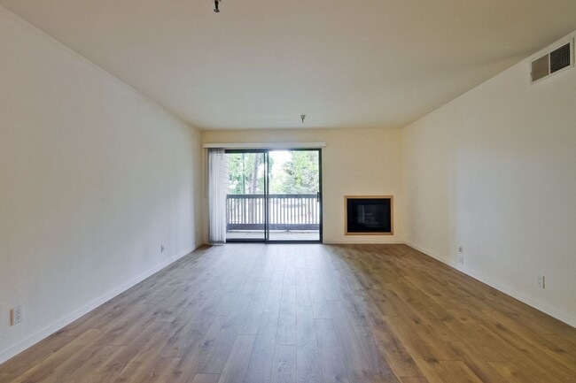 Building Photo - 2-bedroom, 2-bathroom condo in Awesome Mou...