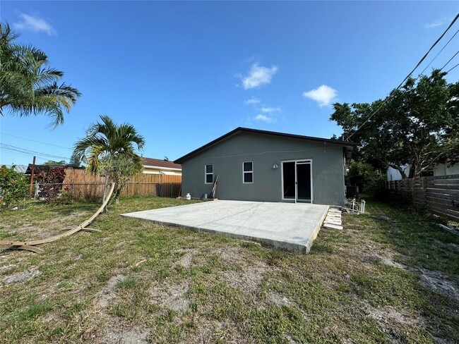 Building Photo - 2639 Taylor St