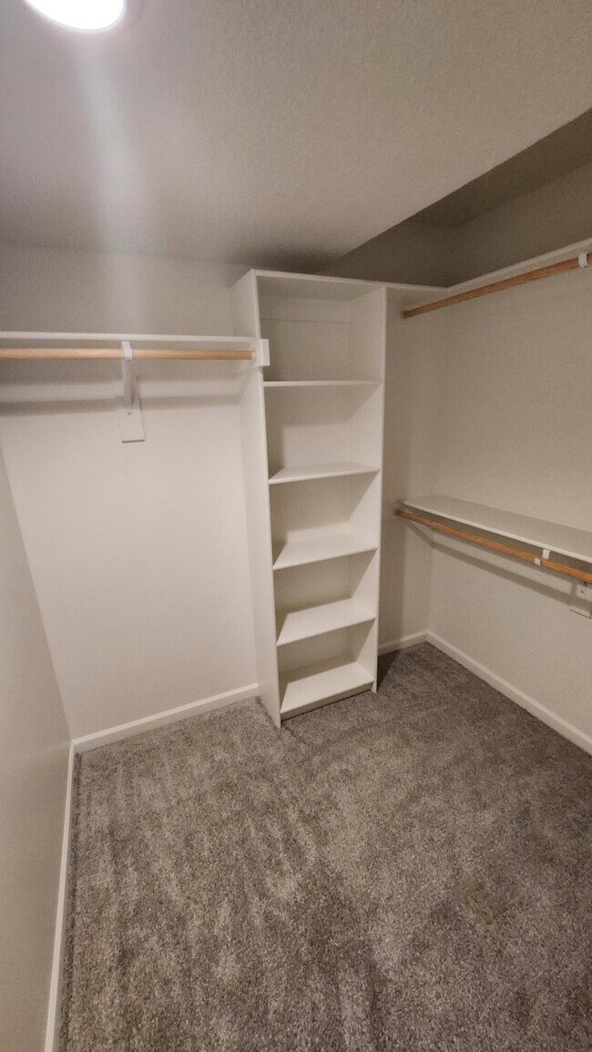 Building Photo - Newly constructed Maintenance provided 3 bed 2.5 bath