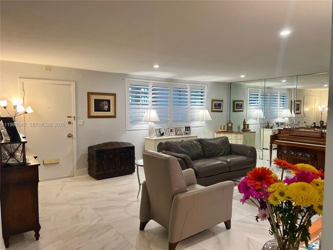 Building Photo - 11960 NE 19th Dr