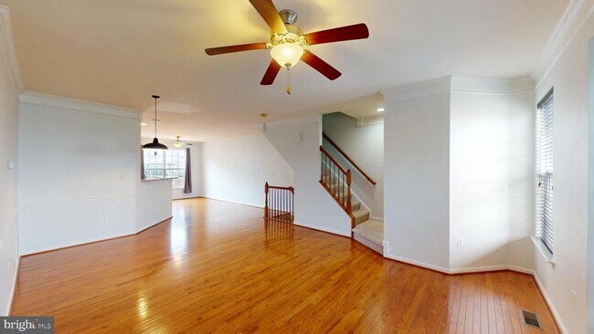 Building Photo - 502 Legrace Terrace NE