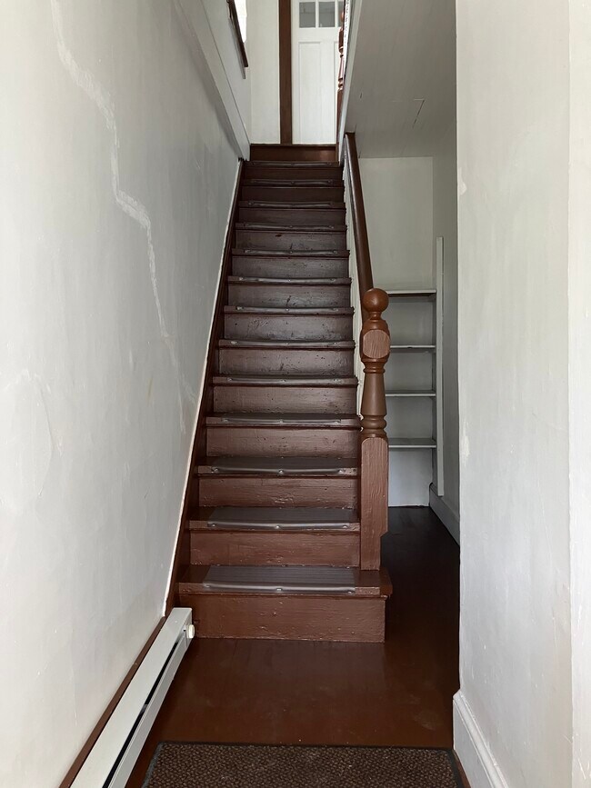 Private Stairs & Storage - 1025 Willow St