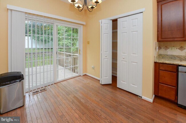 Building Photo - 200 Rolling Hill Dr