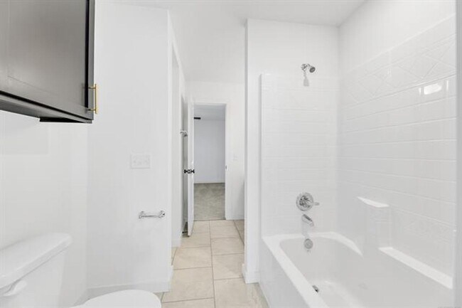 Building Photo - Stunning 4 Bed 3 Bath Broken Arrow Gem