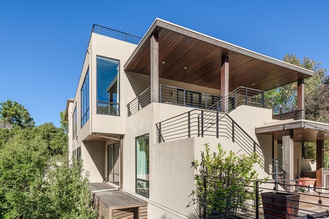 Building Photo - 2510 Skyfarm Dr