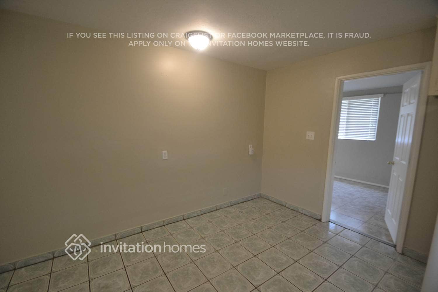 Building Photo - 3630 E Oak St