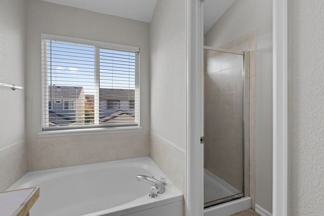 Building Photo - Beautiful 4 bedroom in Observatory Village