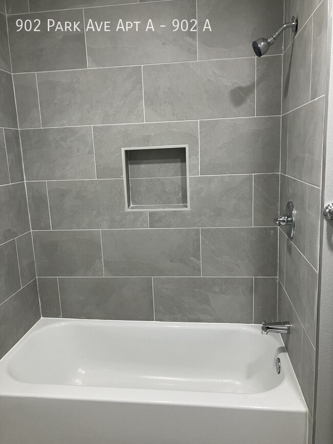 Building Photo - 902 Park Ave W