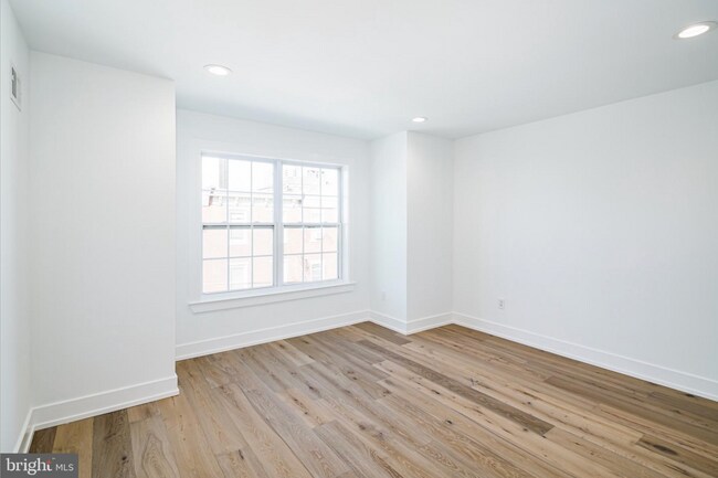 Building Photo - 1532 Catharine St