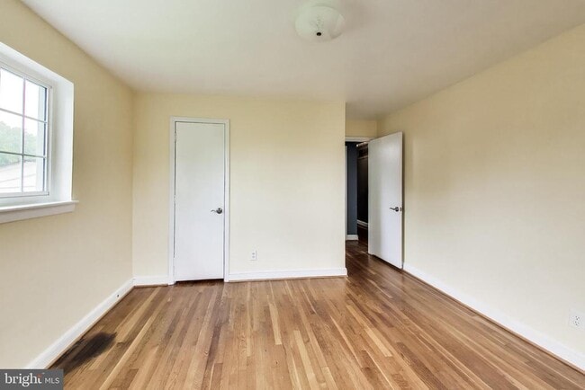 Building Photo - 7215 Normandy Ln