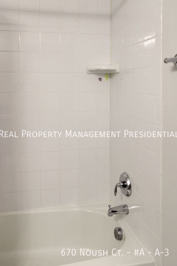 Building Photo - 670 Noush Ct