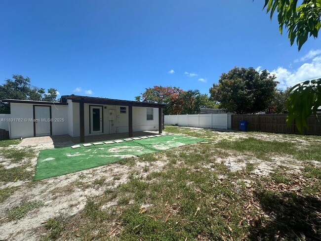 Building Photo - 1754 NE 48th Ct