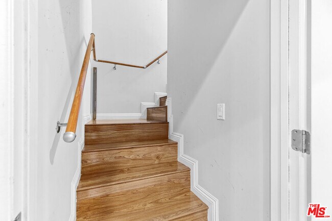 Building Photo - 12643 Archwood St