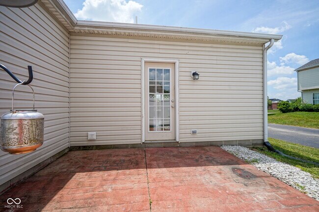 Building Photo - 952 Helston Ave