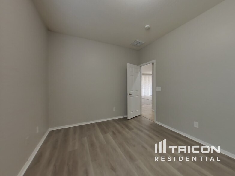 Building Photo - 43978 Caven Dr