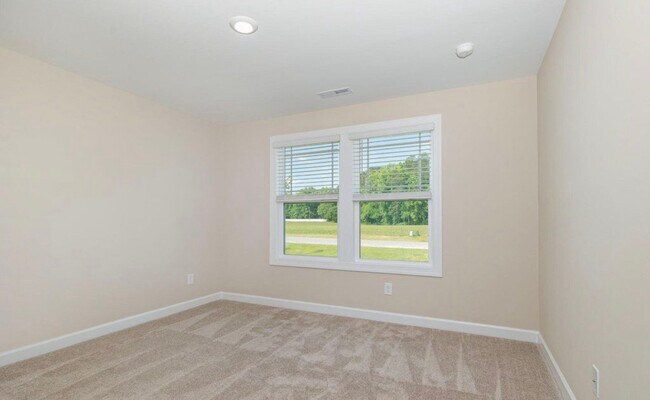 Building Photo - 210 Maxwell Farm Ln