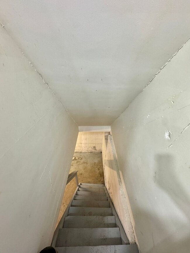 Building Photo - Adorable 2 Bed 1 Bath Home in Brookline W/dedicated office/library space!