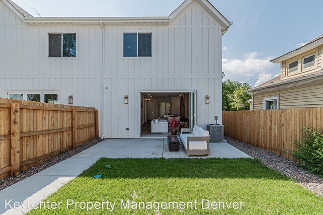 Building Photo - 4 br, 3.5 bath House - 2570 South Cherokee...