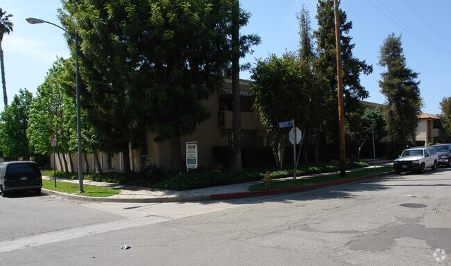 Building Photo - 6911 Remmet Ave