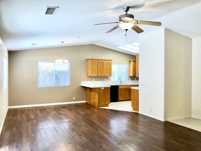 Building Photo - Light & Bright Single-Story Home in the Heart of Fallbrook, Complete with Private, Fully Fenced B...
