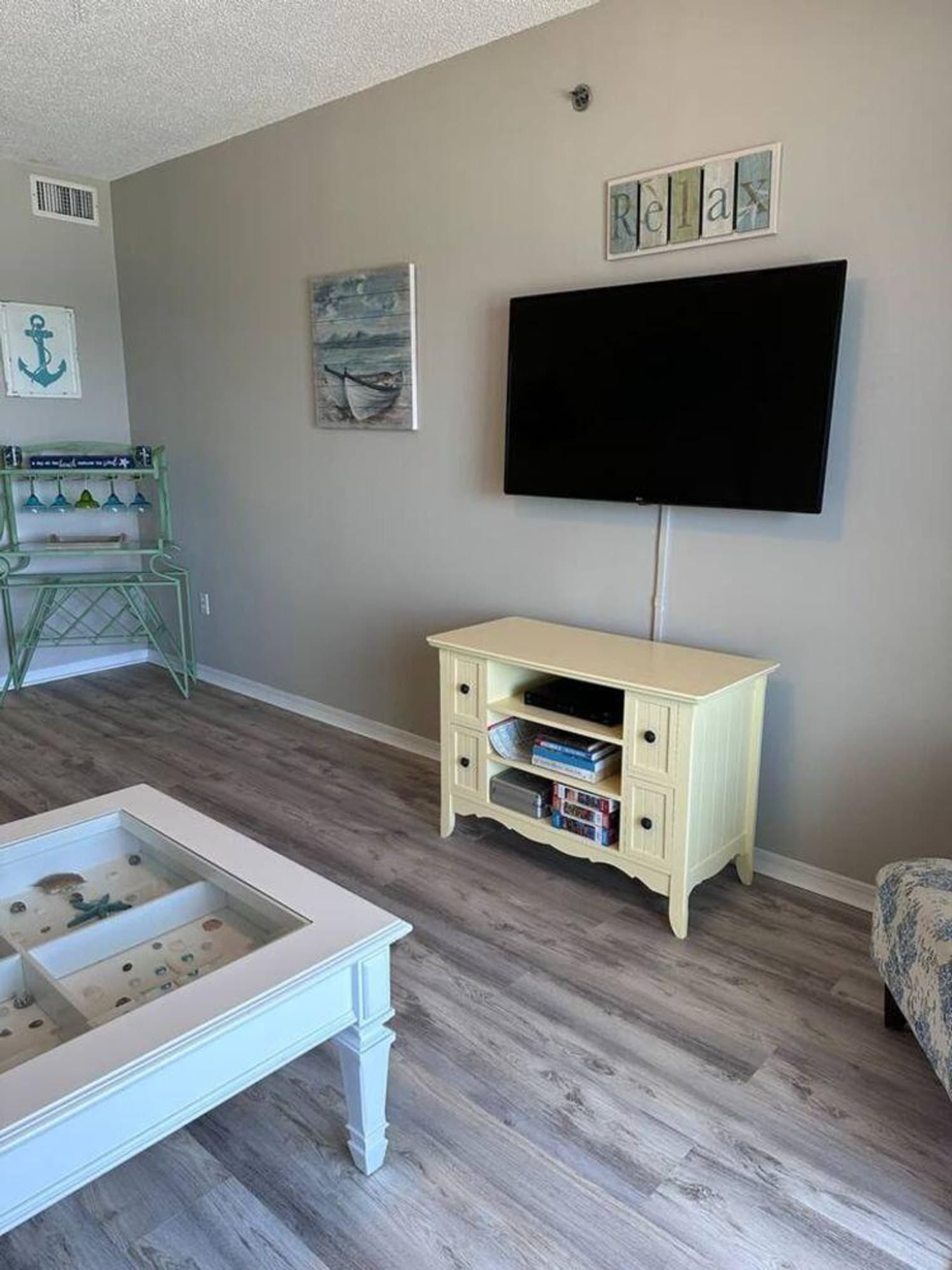 Building Photo - 1057 W Beach Blvd