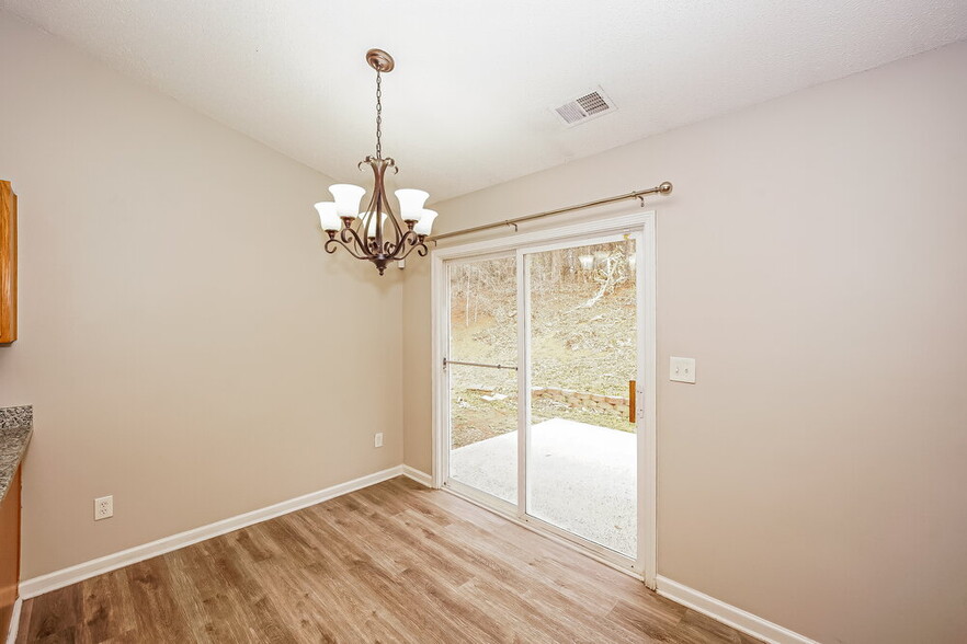 Building Photo - 2082 Chapel Creek Rd