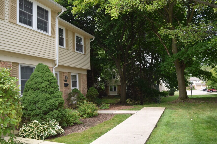 Building Photo - 1594 Brentwood Dr
