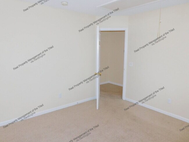Building Photo - 3096 Canterbury Park Dr