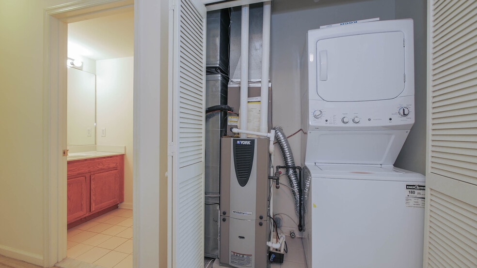 Building Photo - 4 Chelsea Ct