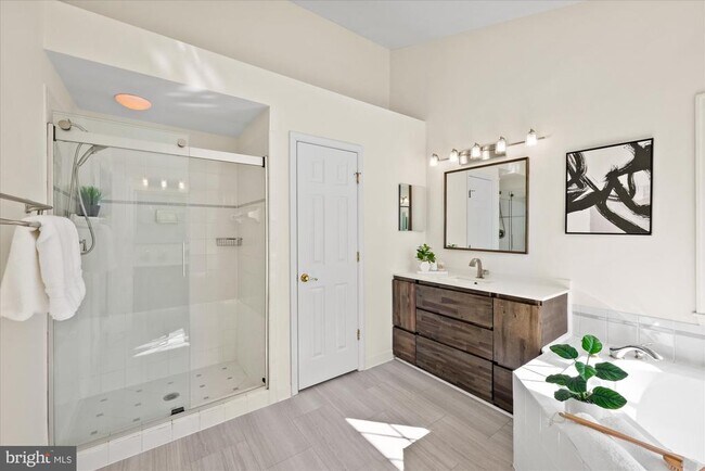 Building Photo - 13438 Burrough Farm Dr