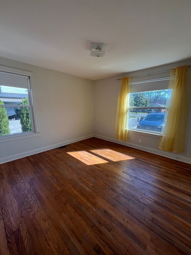 Building Photo - Renovated 2 Bedroom/ 1 Bath Duplex minutes to 12th South, Lipscomb, Belmont and Vandy