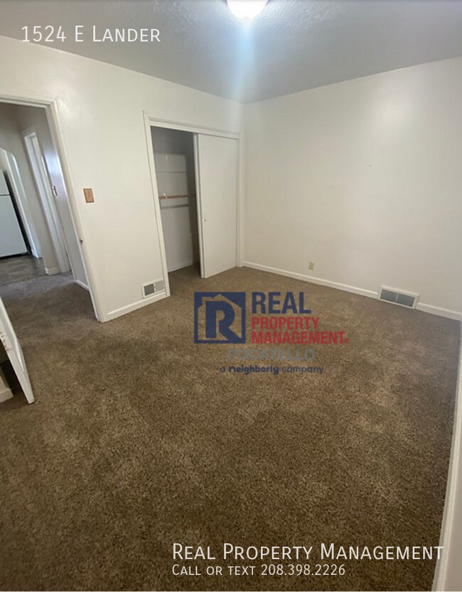 Building Photo - 3 bedroom 2 bath Home