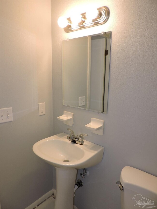 Building Photo - 6970 Woodley Dr