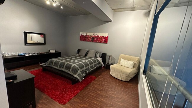 Building Photo - 3449 NE 1st Ave