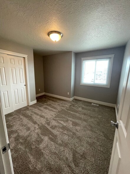 Building Photo - 1127 Elgin Ct
