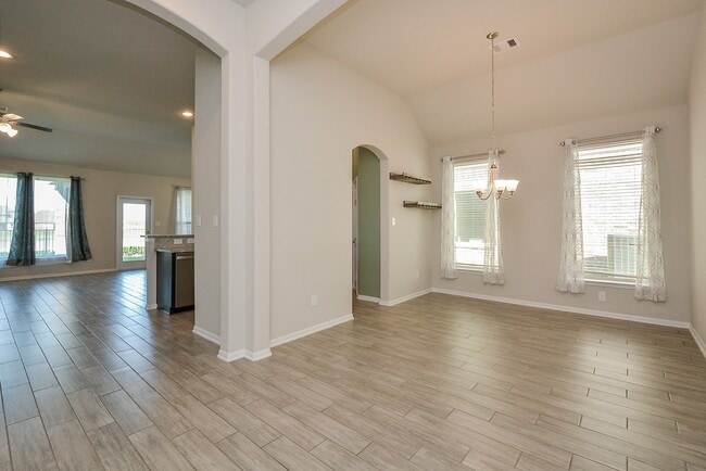 Building Photo - 14615 Sycamore Side Wy