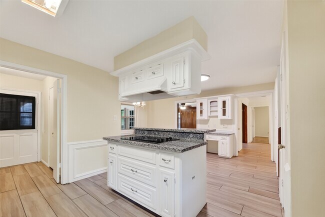 Building Photo - 13618 Jessica Ln