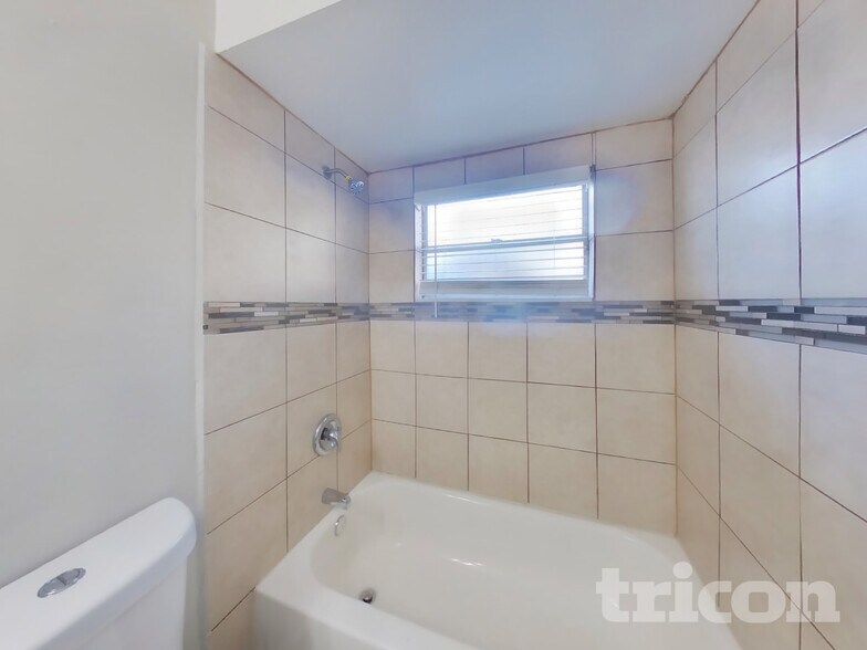 Building Photo - 603 Ephrata Dr