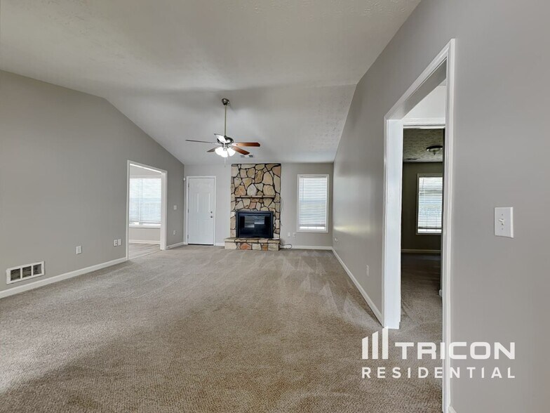 Building Photo - 714 Manor Ridge Dr