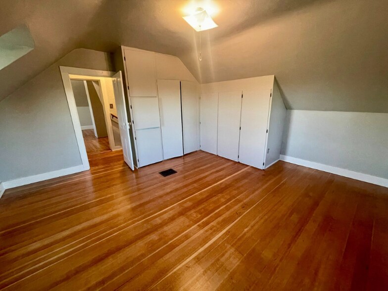 Building Photo - 2055 140th St