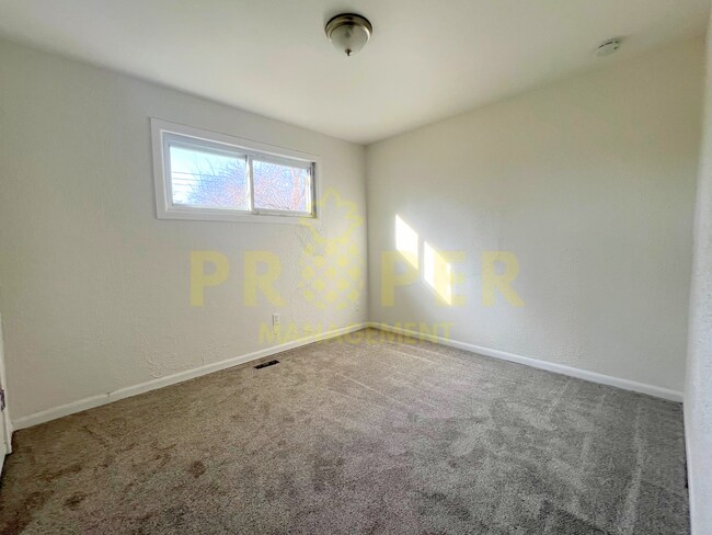 Building Photo - 3 bedrooms 1 bathrooms house for rent