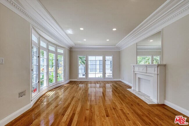 Building Photo - 9945 Robbins Dr