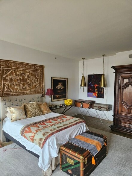 Building Photo - 475 W 12th Ave