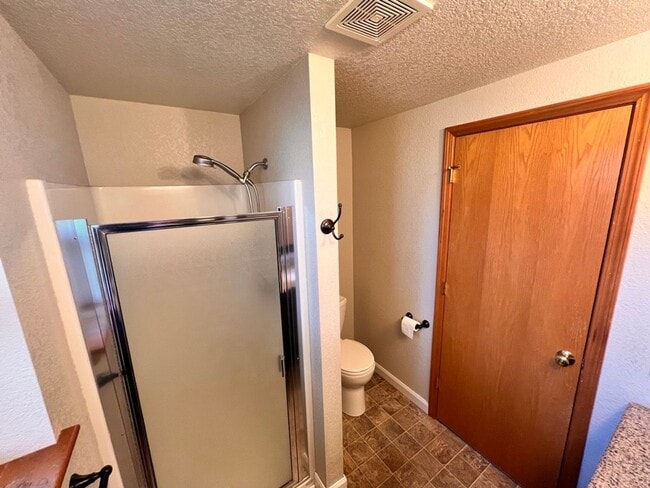 Building Photo - 3Bed 2Bath Single Level Avail. April 7th Move-In