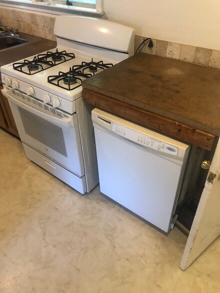 Building Photo - 953 Dryden Rd