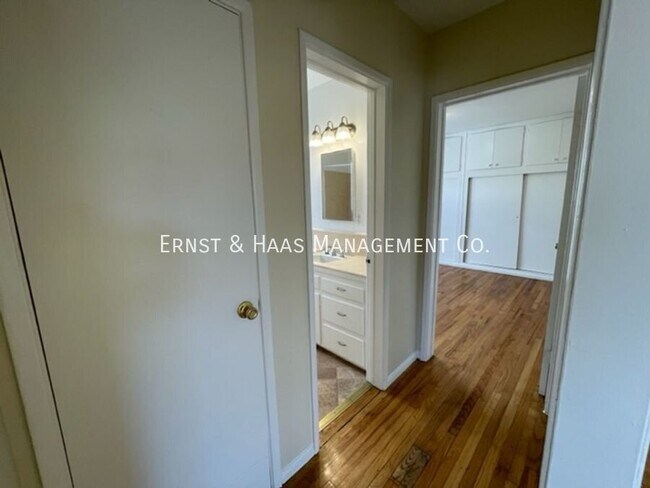 Building Photo - 159 Roycroft Ave