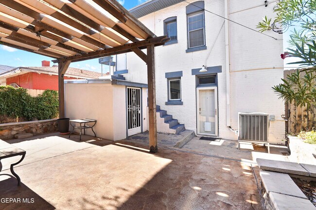 Building Photo - 711 Upson Dr