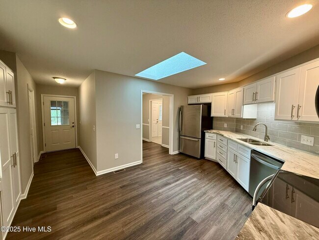 Building Photo - 1475 Monticello Dr