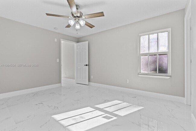 Building Photo - 1774 Glenridge St NW