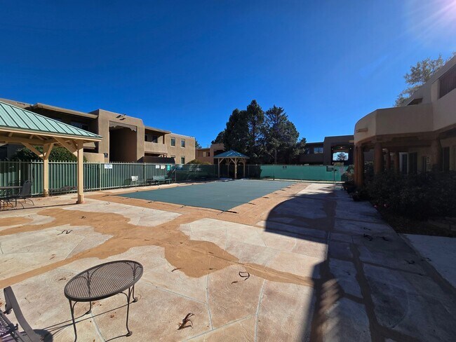 Building Photo - 601 W San Mateo Blvd